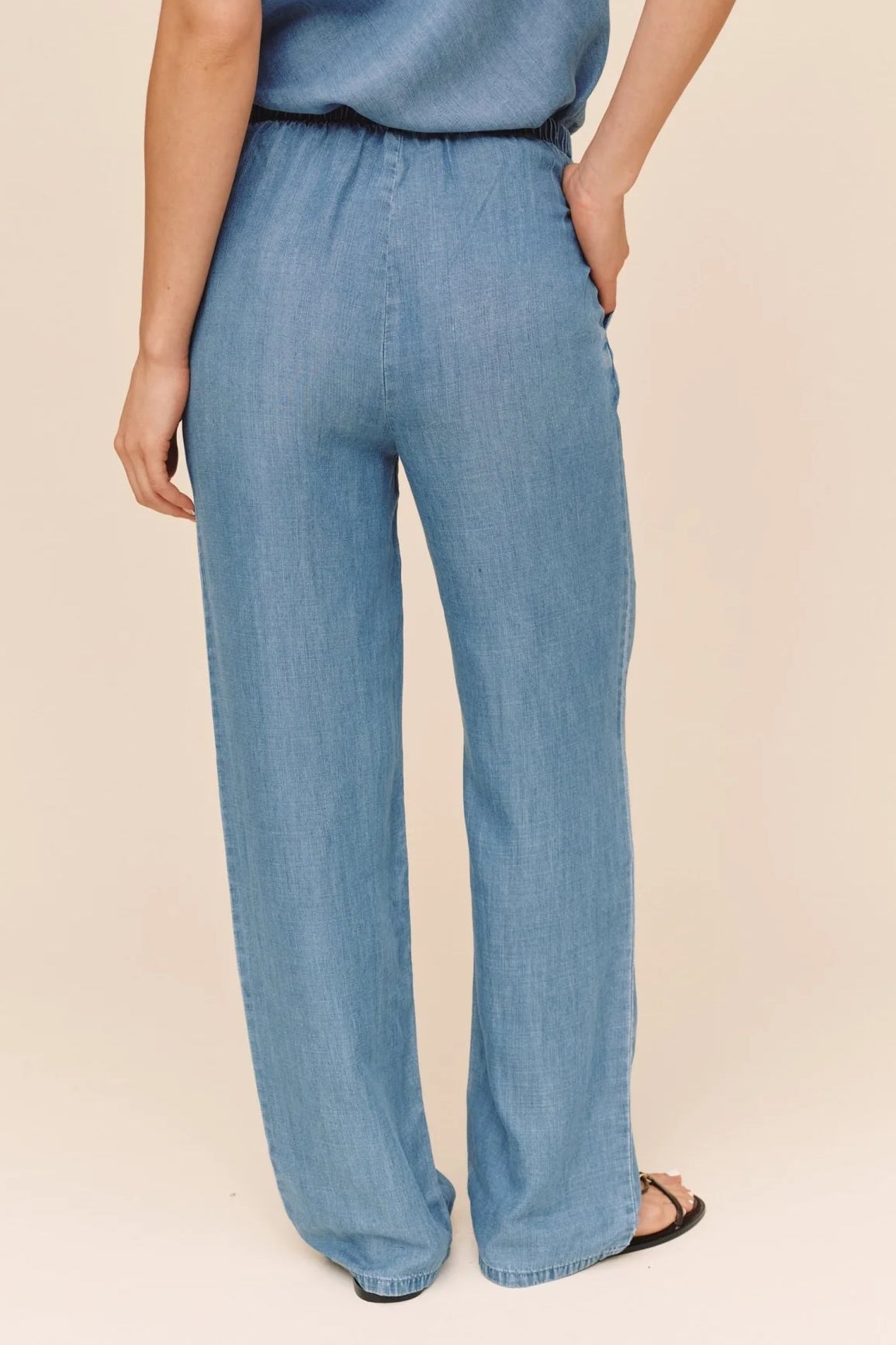 Wide Leg Drawstring Pant