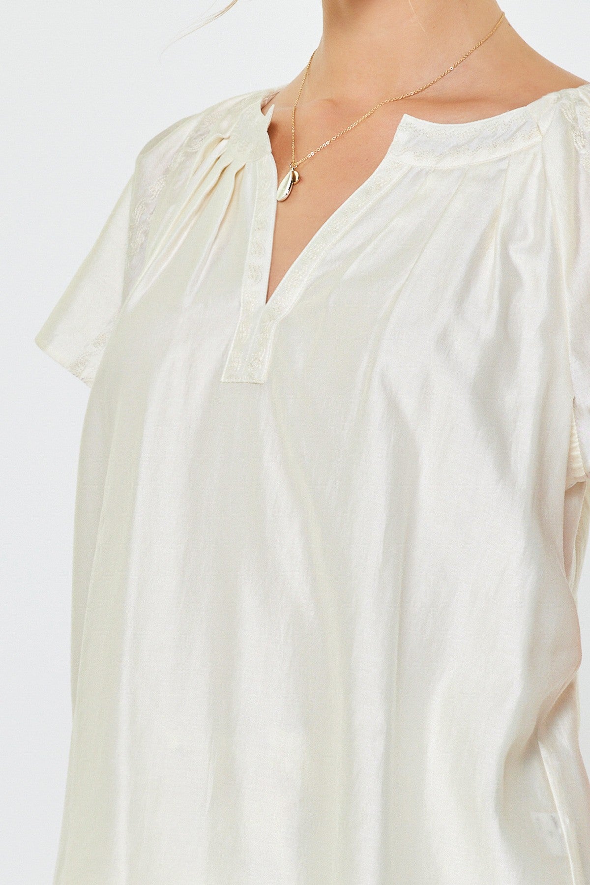 Embroidered Short Sleeve Blouse
