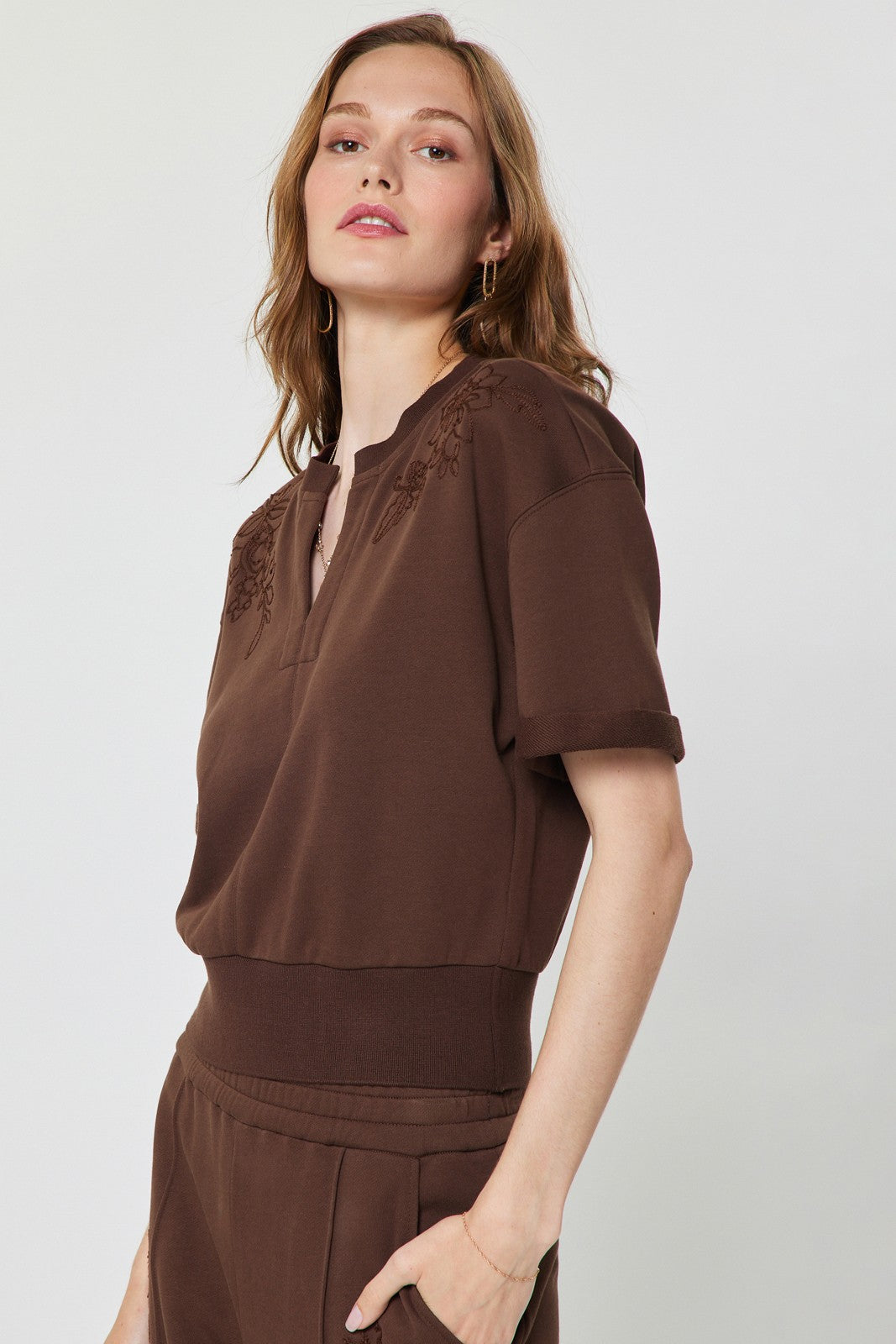 Embroidered Cropped Short Sleeve Sweatshirt