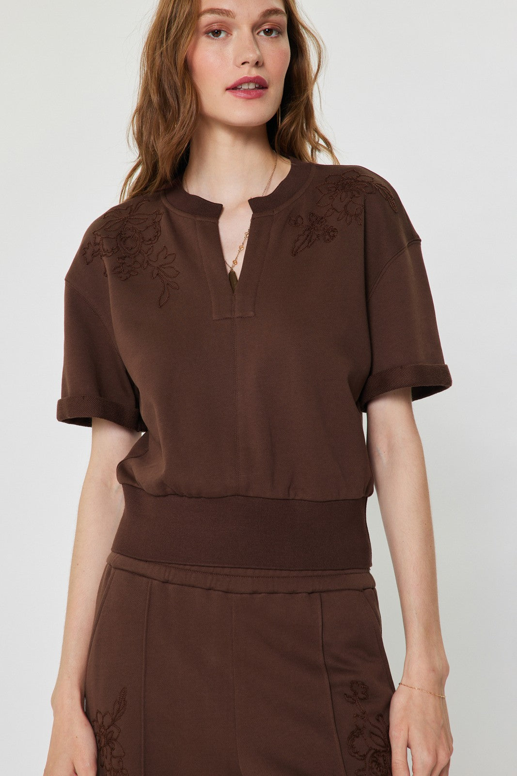Embroidered Cropped Short Sleeve Sweatshirt