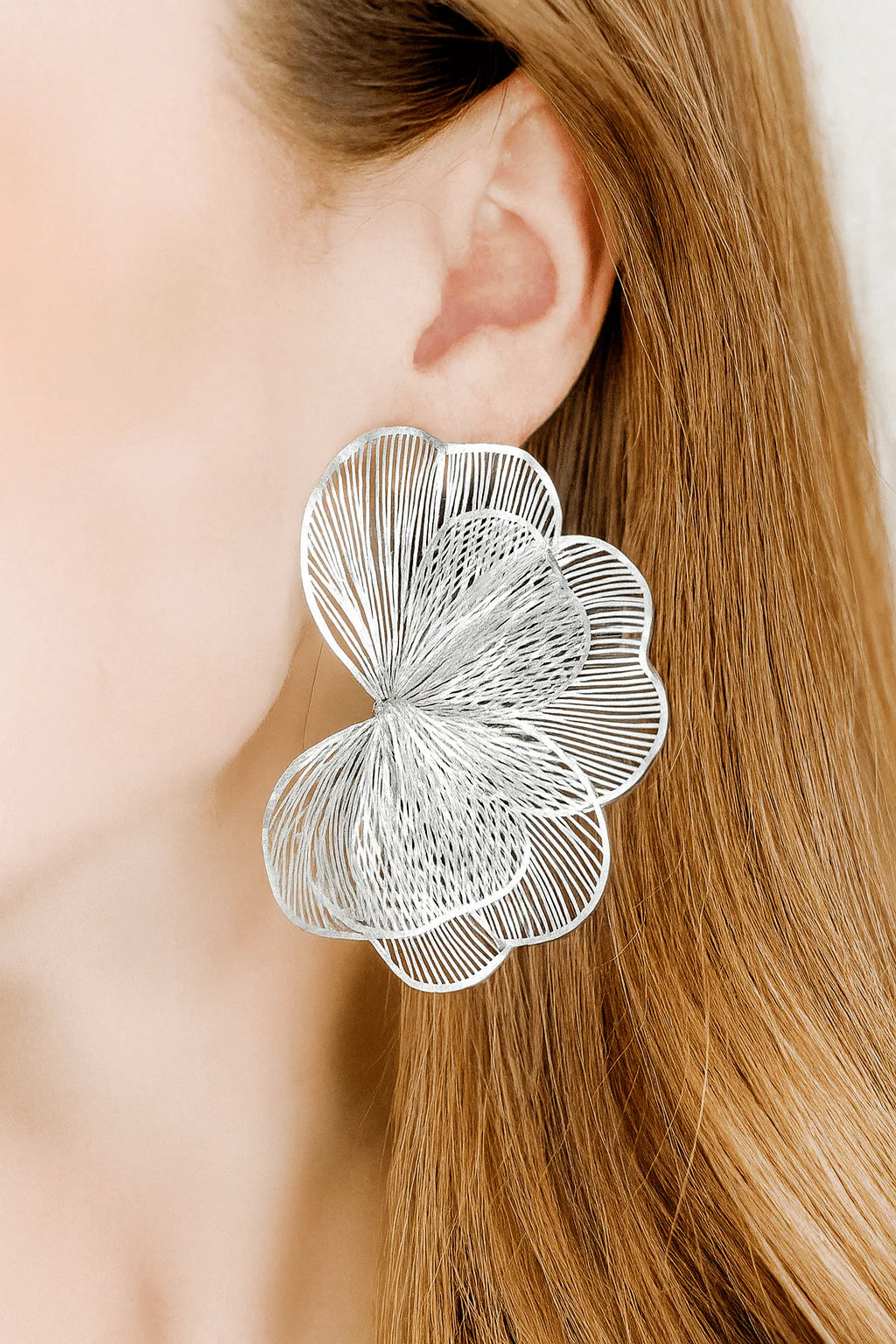 Amanda Flower Earrings Silver