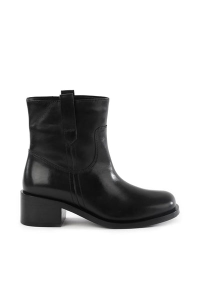 Cozy Black Leather Work Boot