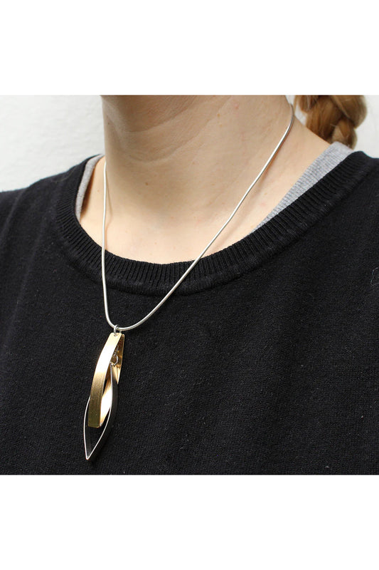 Interlocking Pointed Ribbon Hoop Necklace