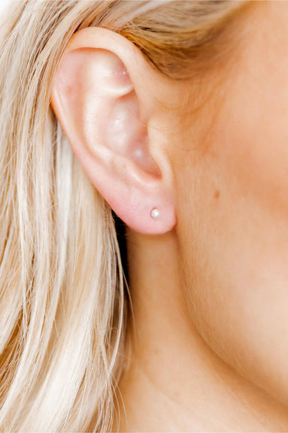 Payton Pearl Screwback Studs White