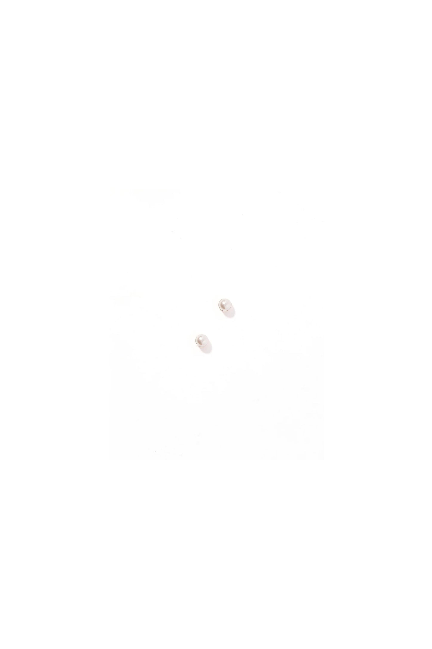 Payton Pearl Screwback Studs White