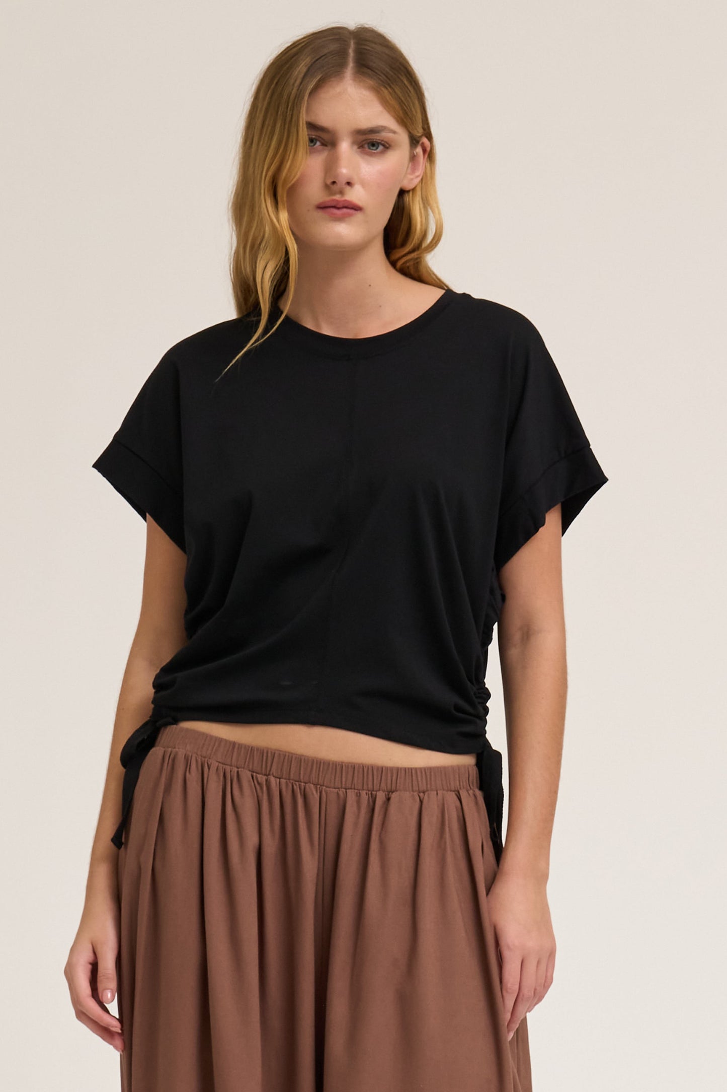 Side Scrunch Tee Black
