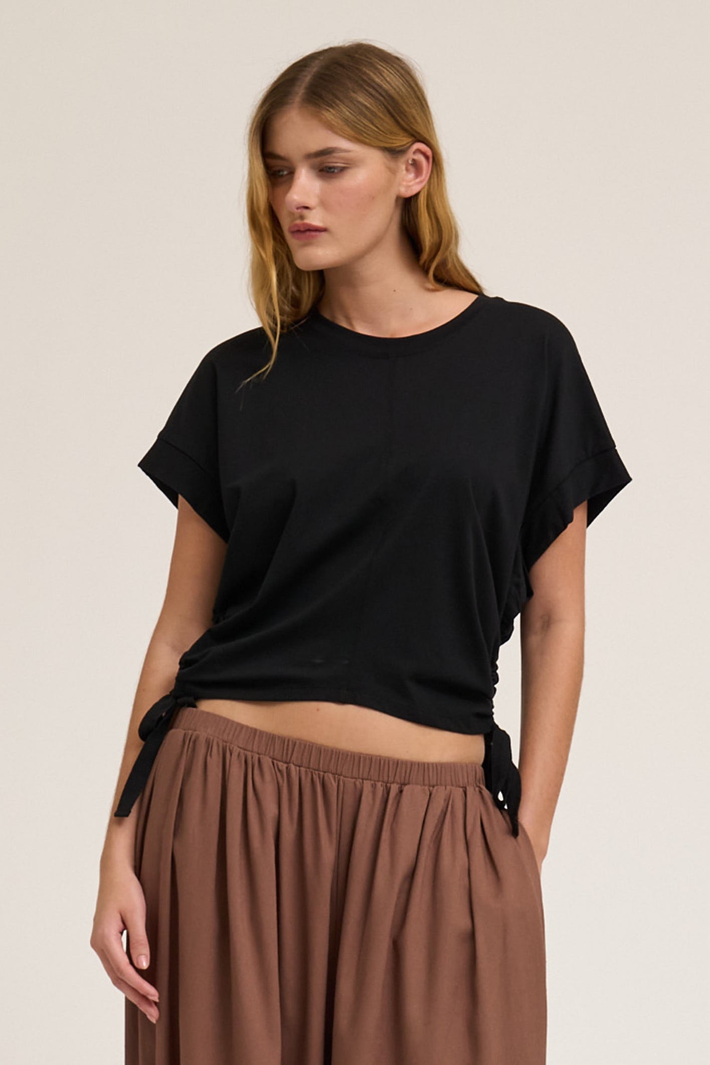 Side Scrunch Tee Black
