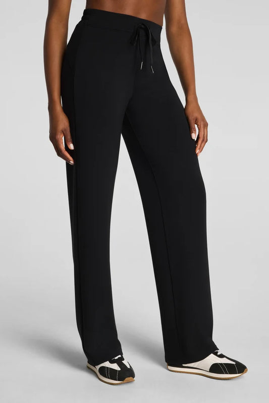 AirEssentials® Straight Leg Pant Petite