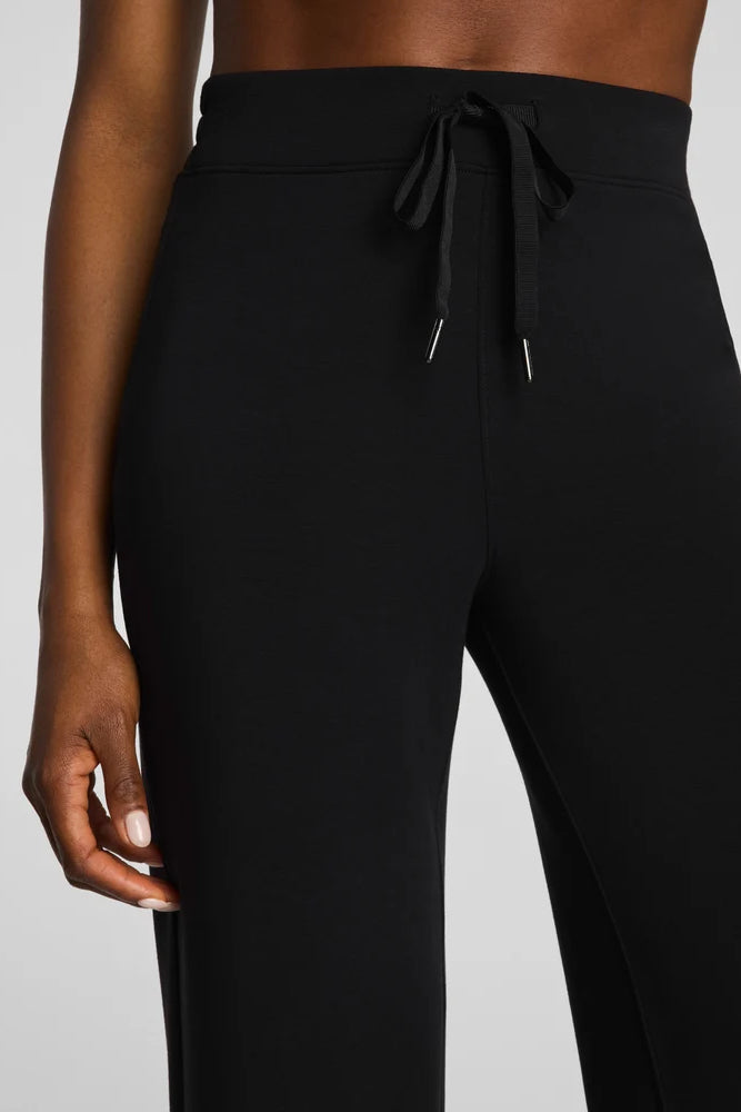 AirEssentials® Straight Leg Pant Petite