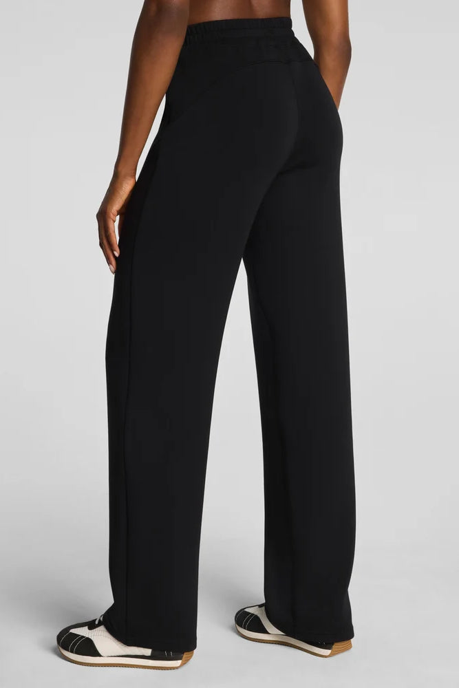 AirEssentials® Straight Leg Pant Petite