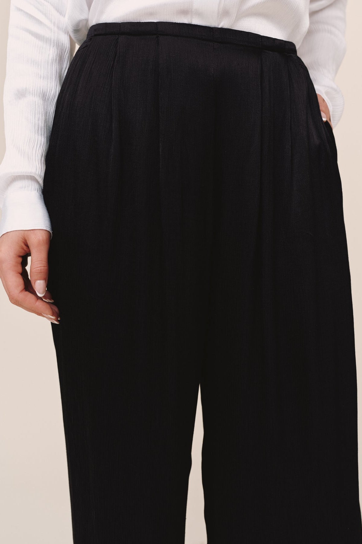 B3769-L72-302 - TRIPLE PLEATED WIDE LEG