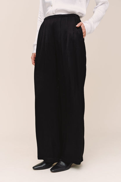 B3769-L72-302 - TRIPLE PLEATED WIDE LEG