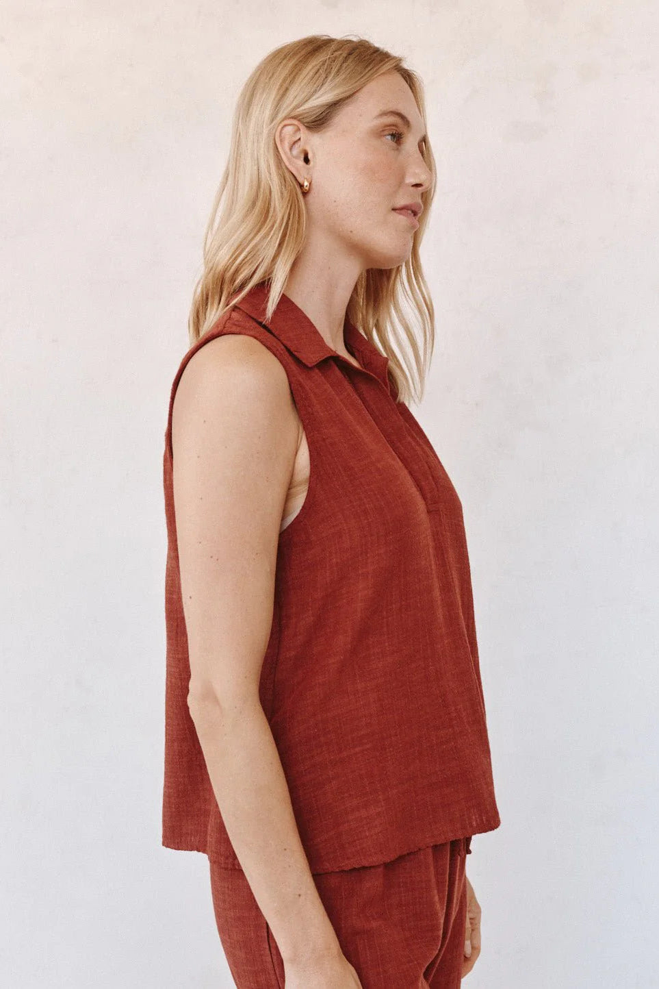 Sleeveless V-Neck Pullover